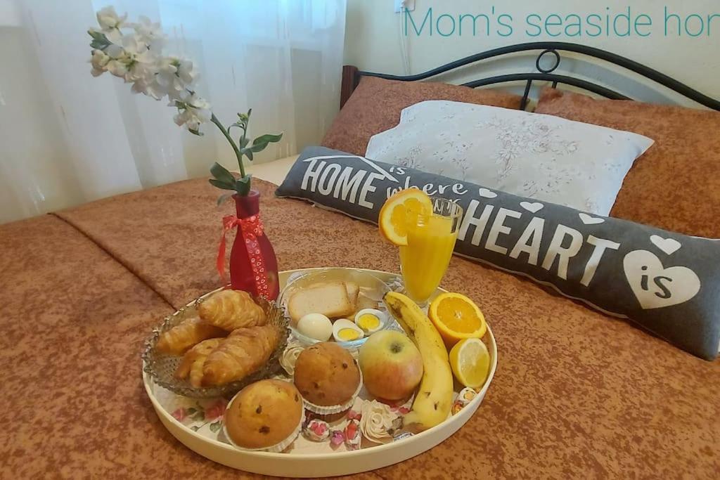 Mom'S Seaside Home Kariani Bagian luar foto
