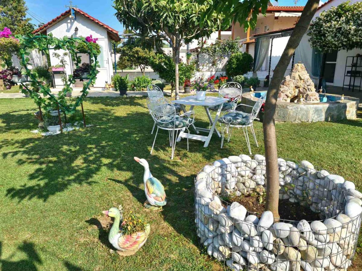 Mom'S Seaside Home Kariani Bagian luar foto